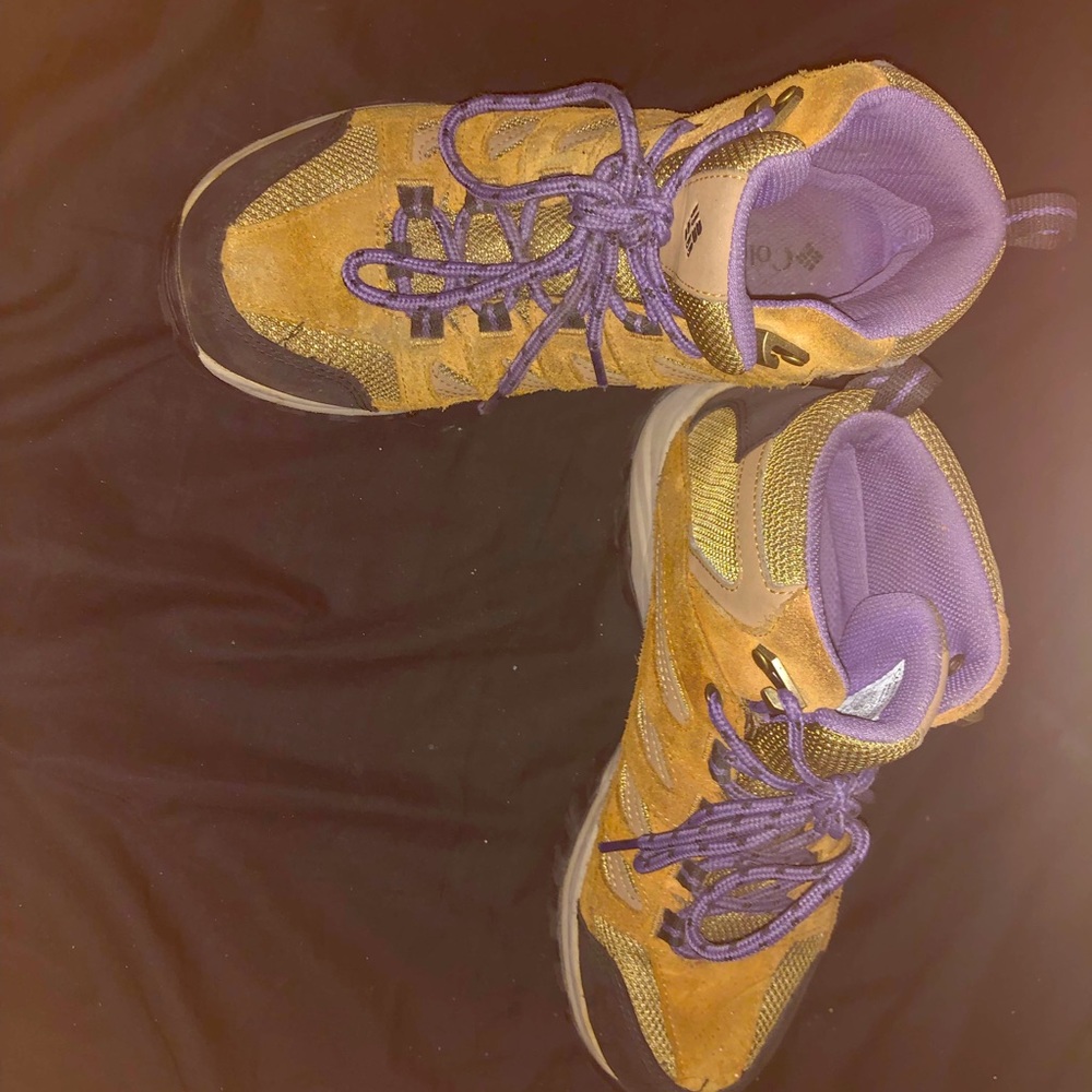Columbia hiking boots, willing to negotiate on price